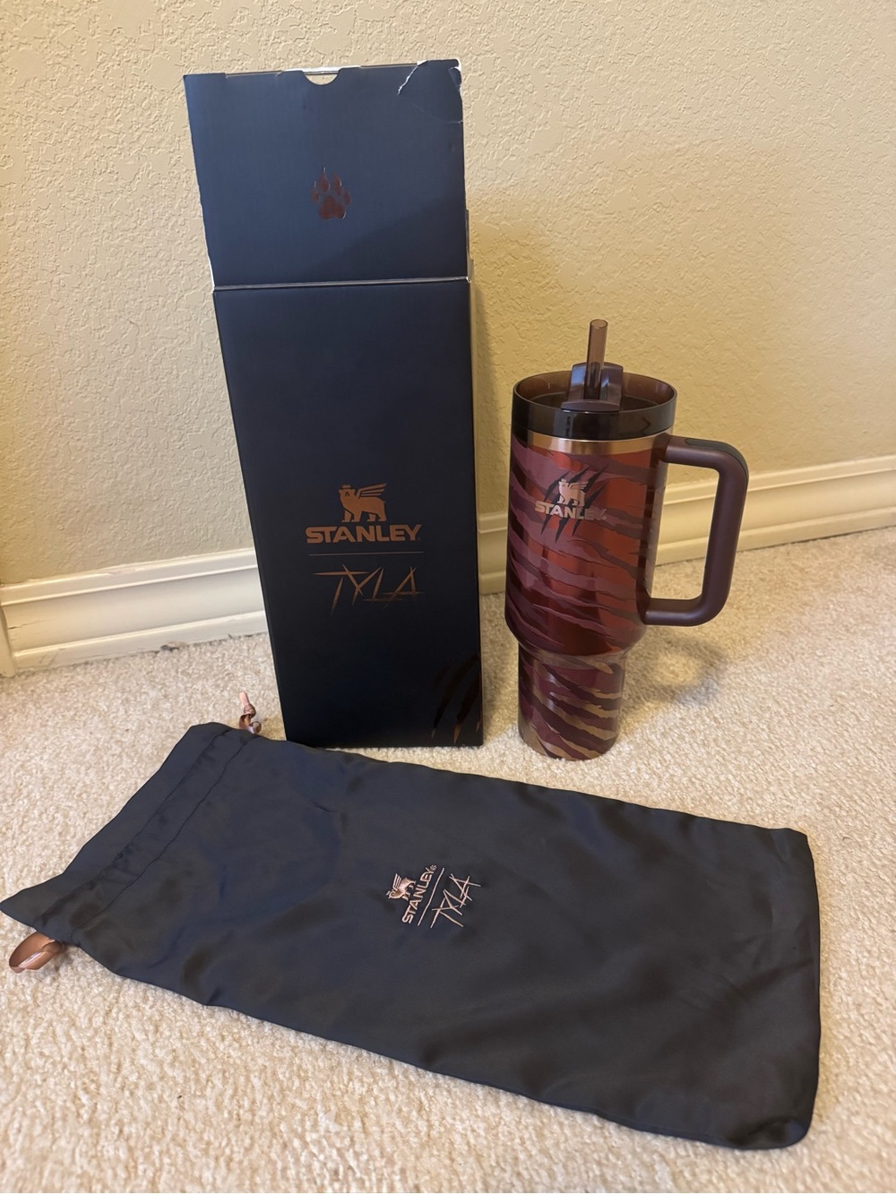 Tyla Tiger 40oz Stanley